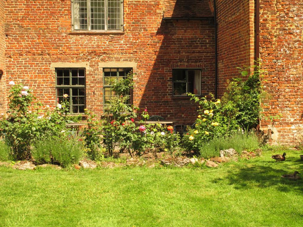 Bed & Breakfast Old Manor House Shepperton