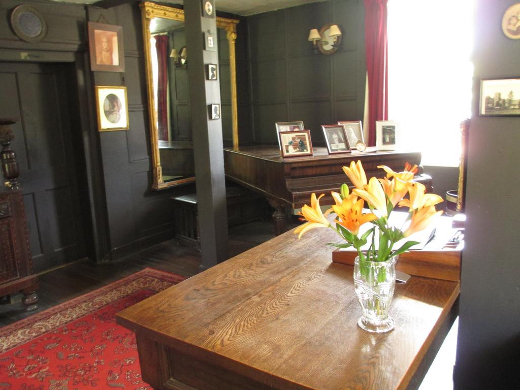 Old Manor House *