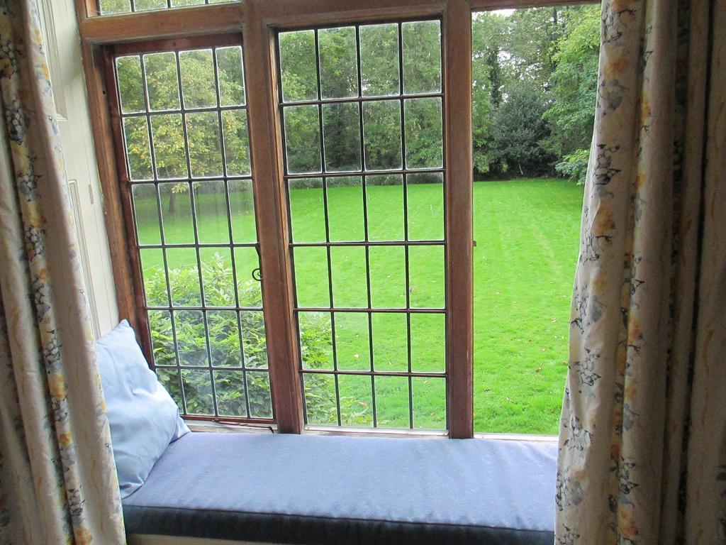 Old Manor House Bed & Breakfast Shepperton