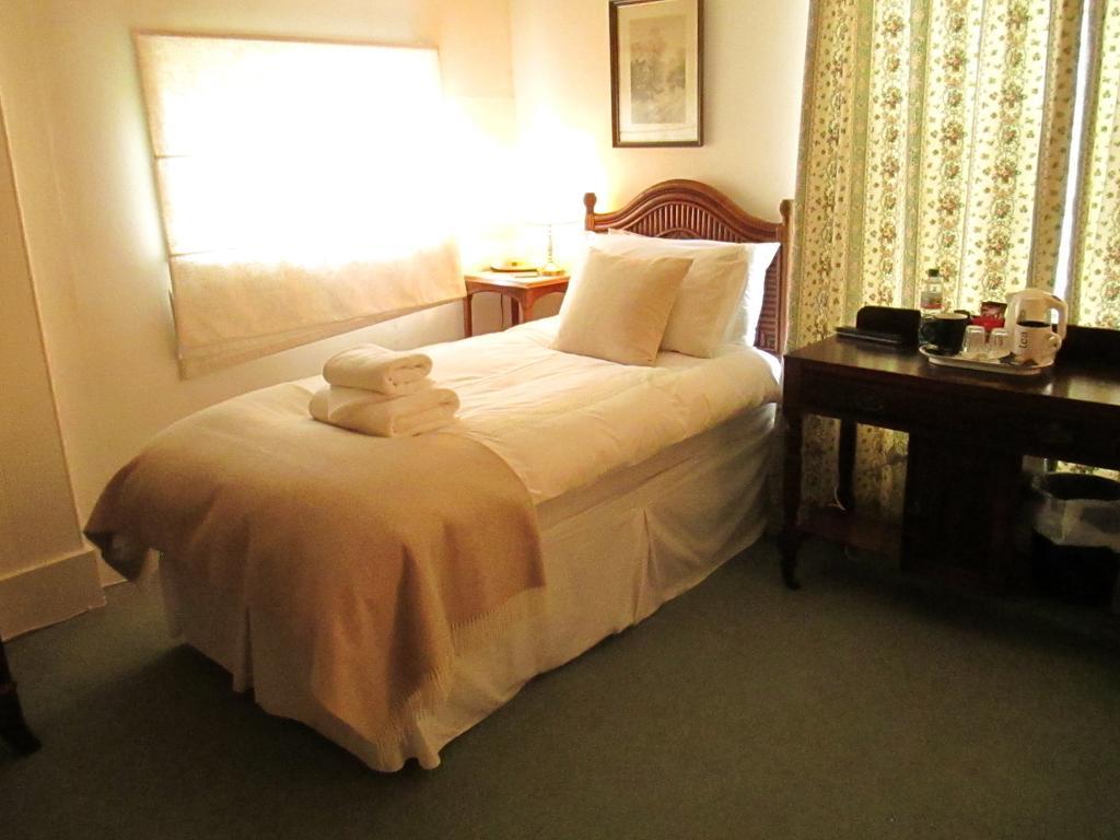 Old Manor House Bed & Breakfast *