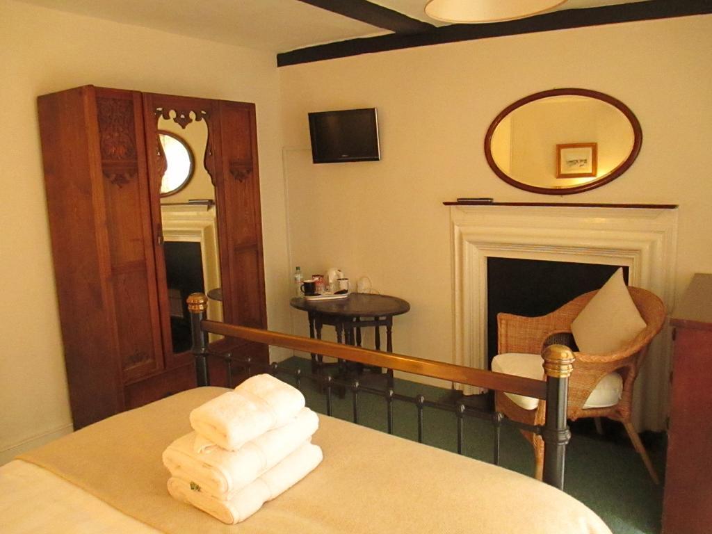 Old Manor House Bed & Breakfast Shepperton