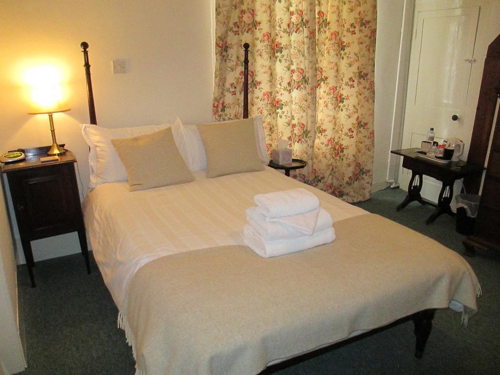 Old Manor House Bed & Breakfast *