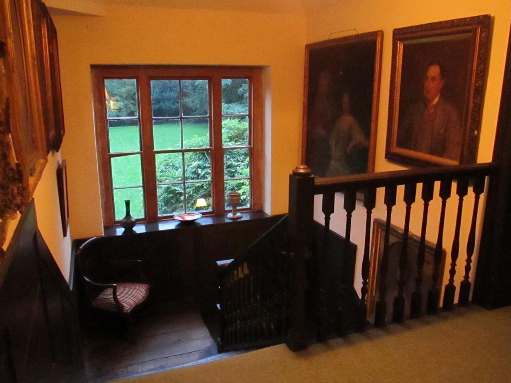 Old Manor House * Shepperton