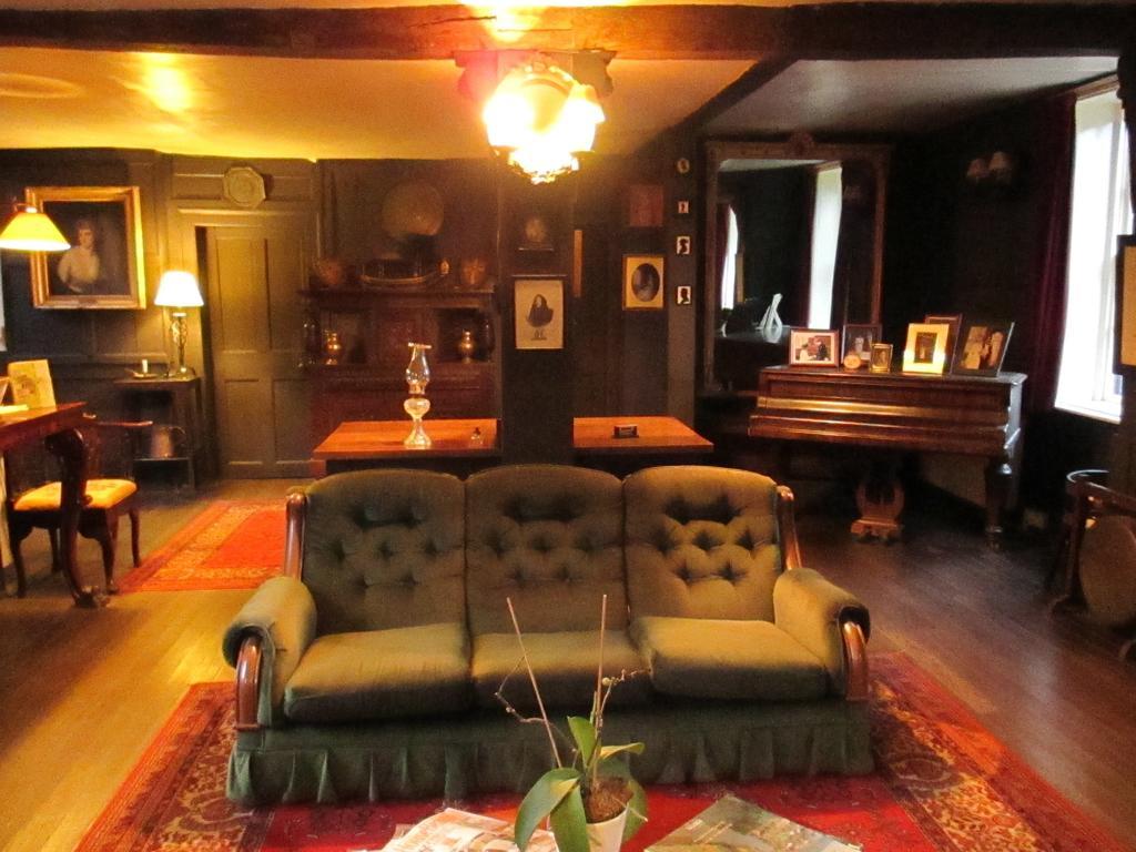 Old Manor House Bed & Breakfast